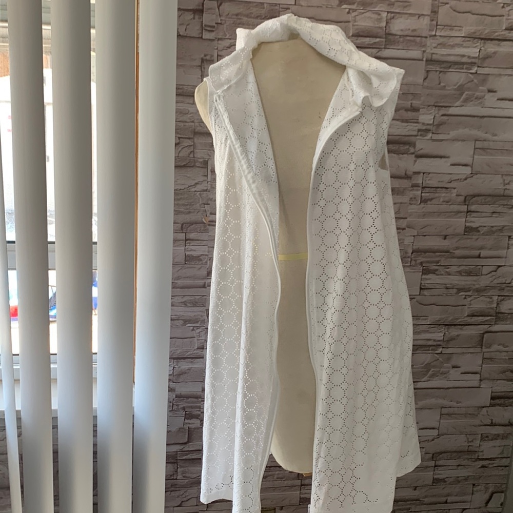 Is a cover up white xl